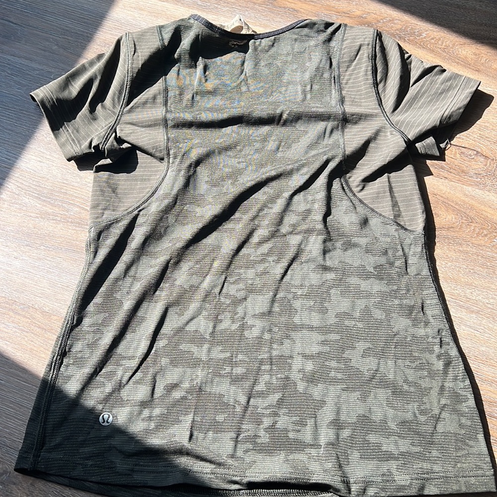 lululemon camo short sleeve - Picture 4 of 4